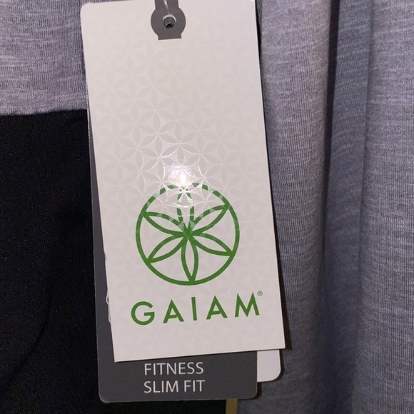 NWT GAIAM Fitness Slim fit hooded athletic shirt size - L - Picture 3 of 5